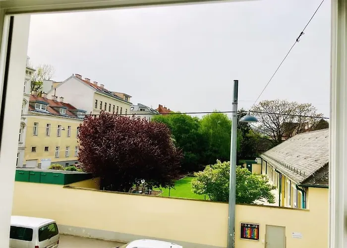 Vintage Charm Near Main Station *