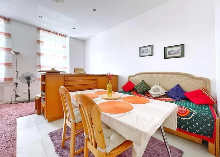 Vintage Charm Near Main Station شقة فيينا